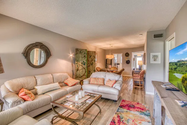 Unit 1112 photo 8