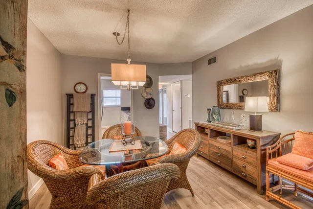 Unit 1112 photo 9