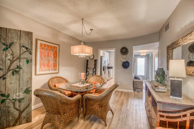 Unit 1112 photo 10
