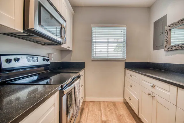 Unit 1112 photo 12
