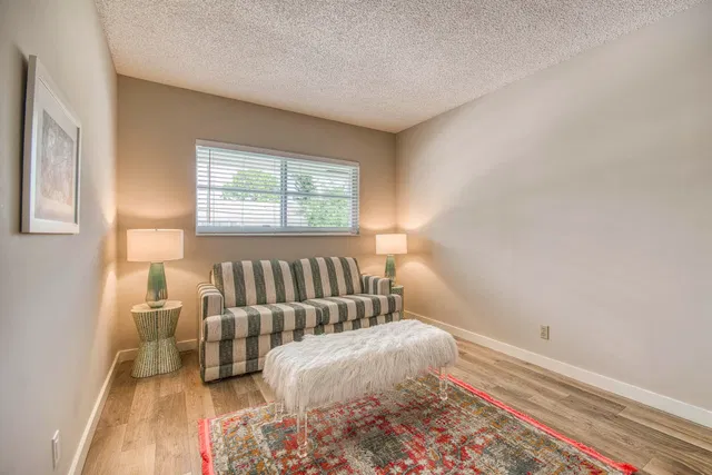 Unit 1112 photo 16