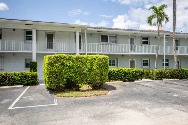 Unit 1112 photo 18