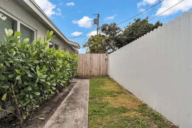 Downtown West Palm Beach Unit B photo 3