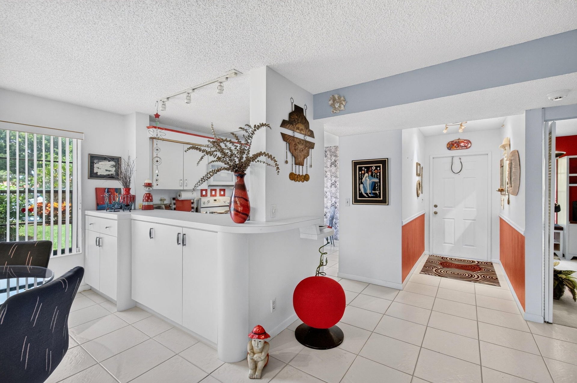 Unit 102 photo 18