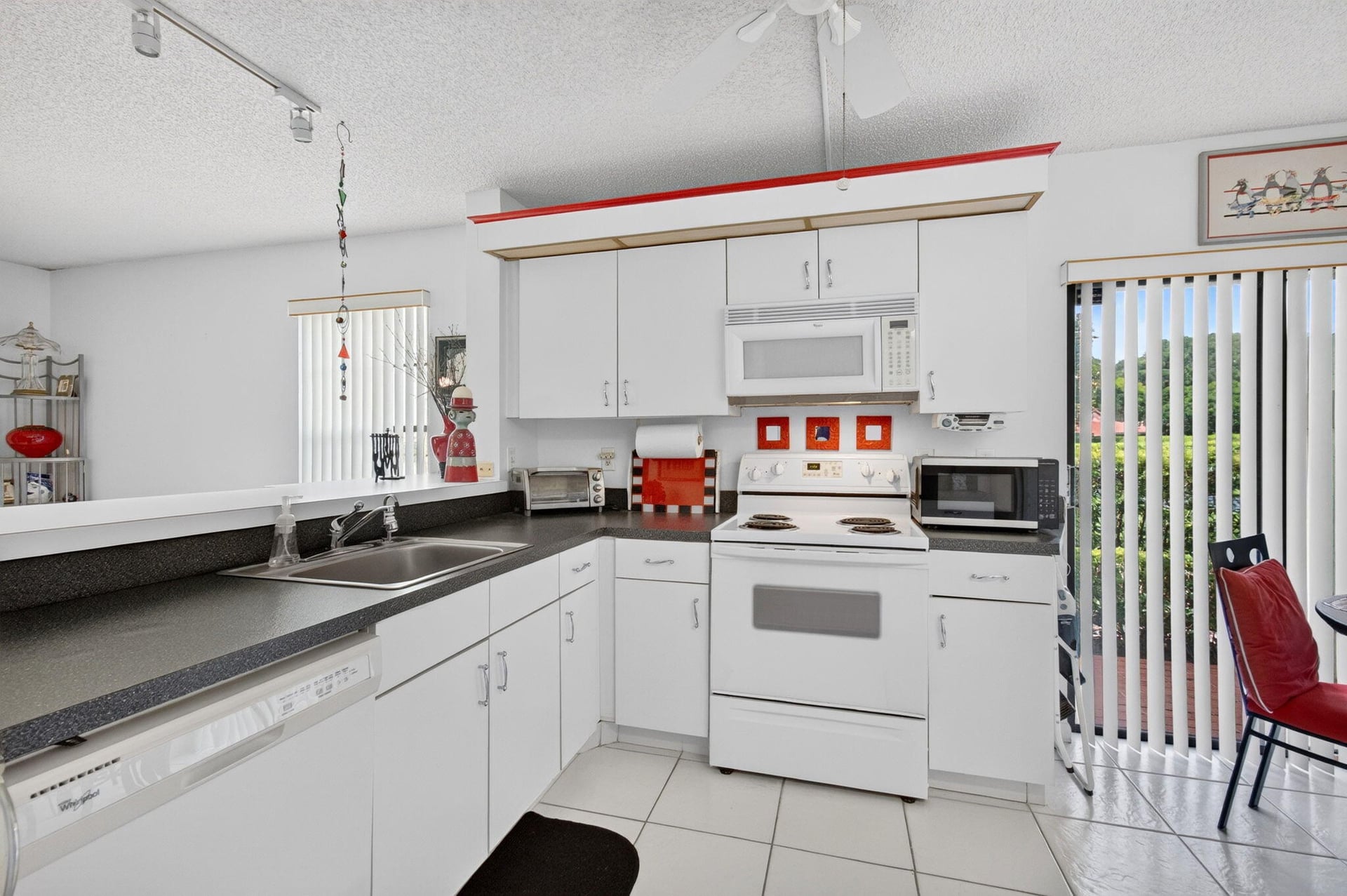 Unit 102 photo 19