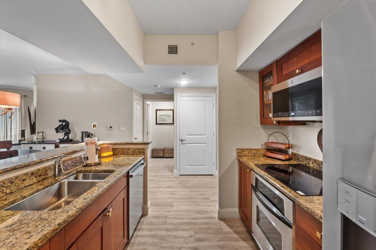 Harborage Yacht Club Unit 201 photo 6