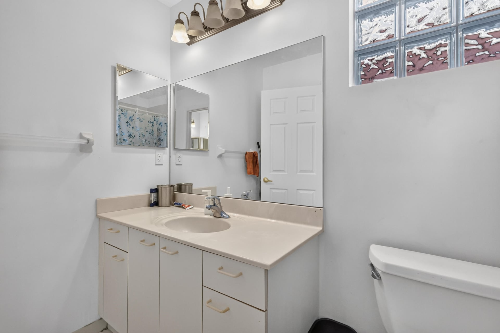 Residence photo 26