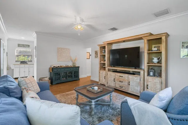 Residence photo 6
