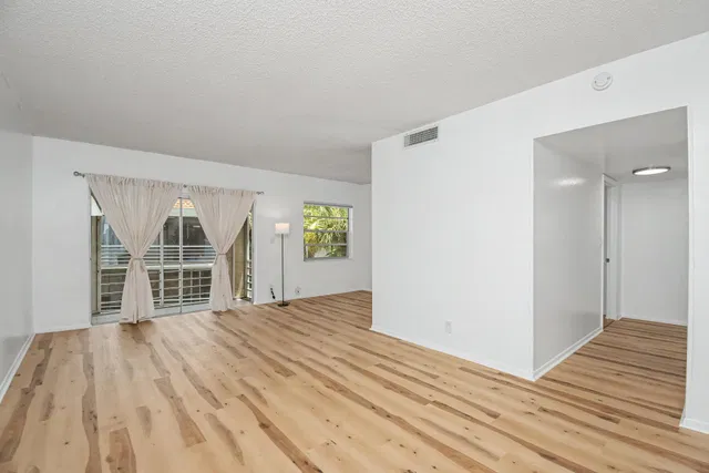 Unit 3140 photo 5