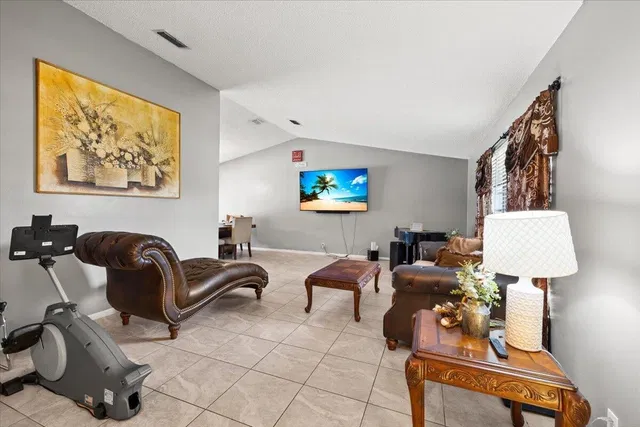 Residence photo 5