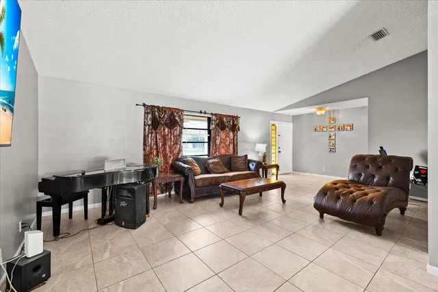Residence photo 6