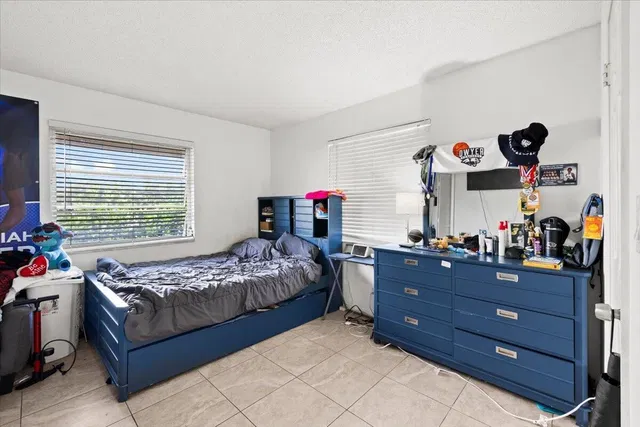 Residence photo 17
