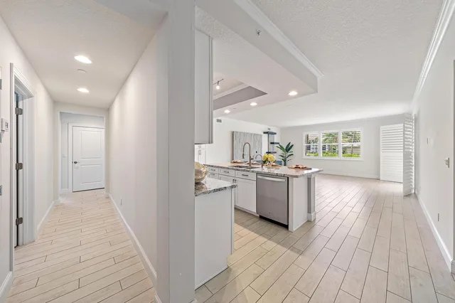 Residence photo 2