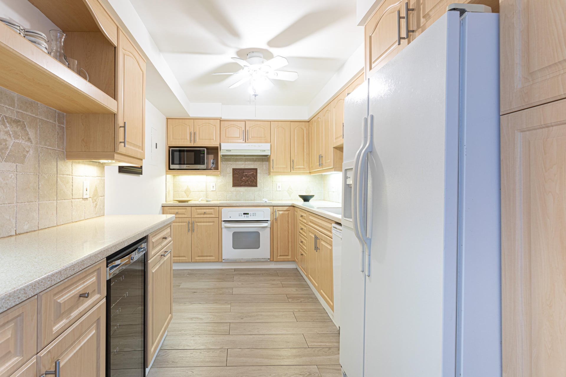 Barclay Condo Unit 818 photo 3