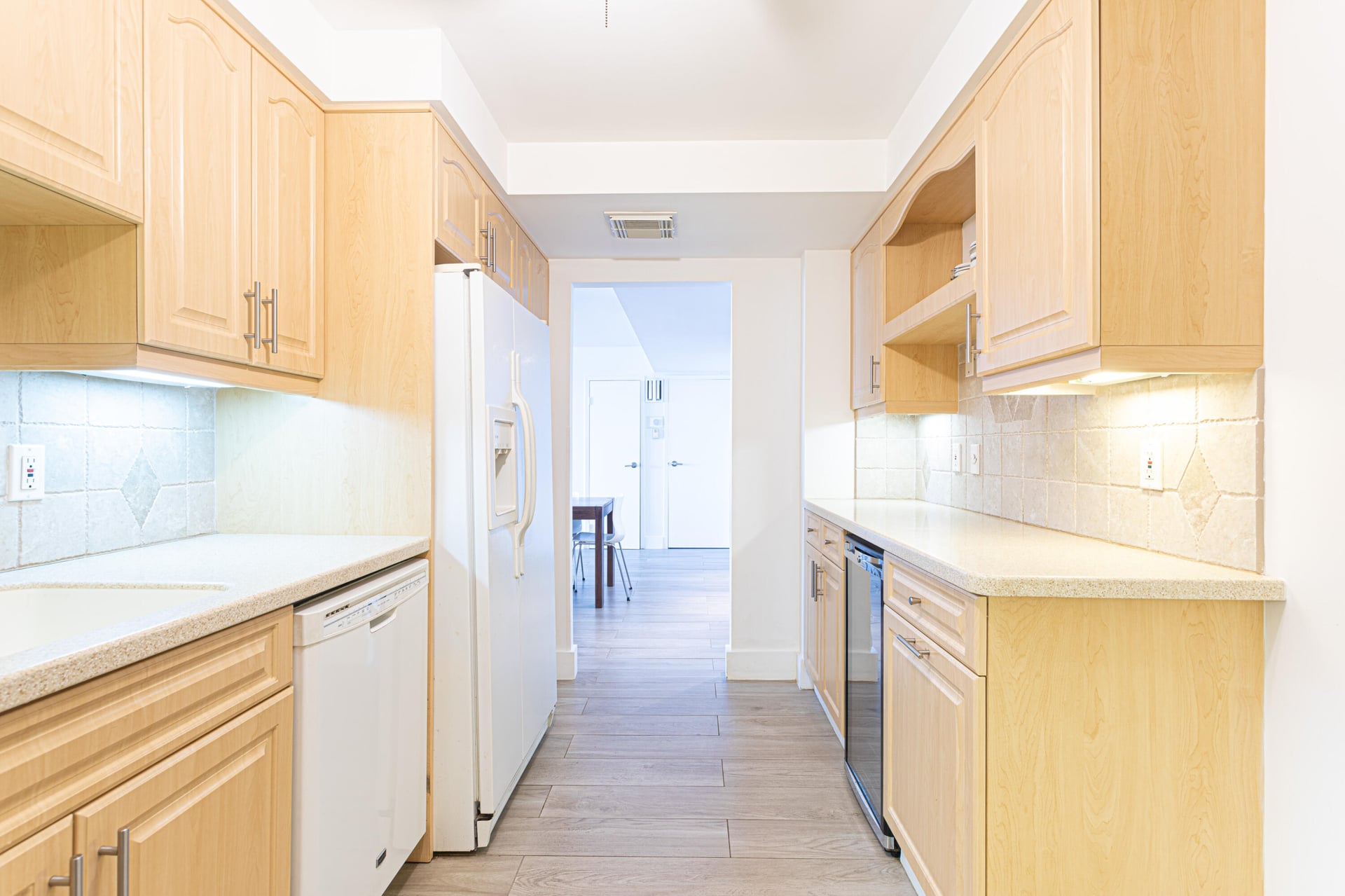 Barclay Condo Unit 818 photo 4