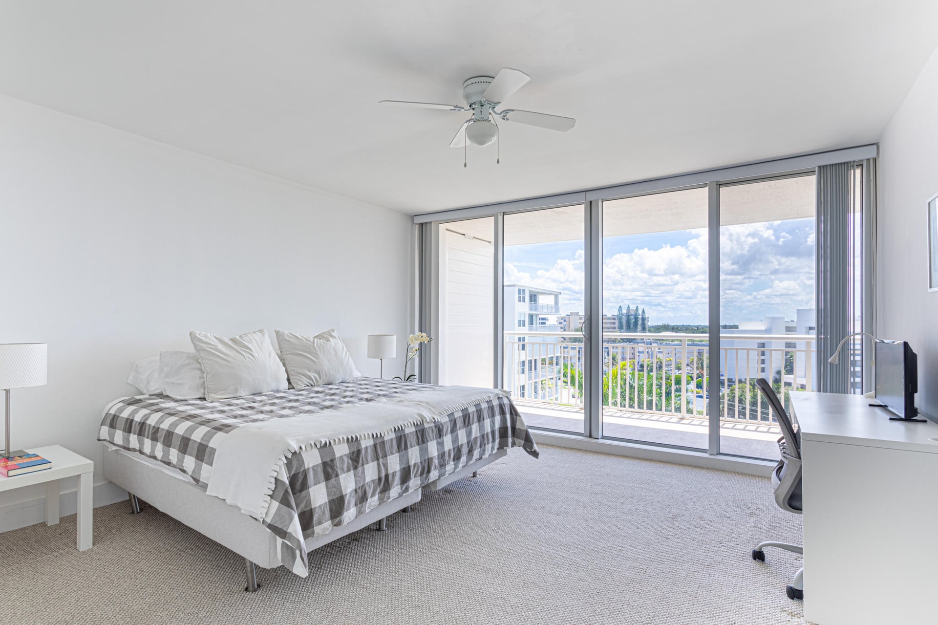 Barclay Condo Unit 818 photo 15