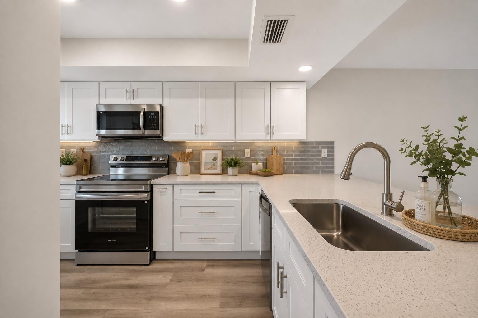 Unit 10-205 photo 6