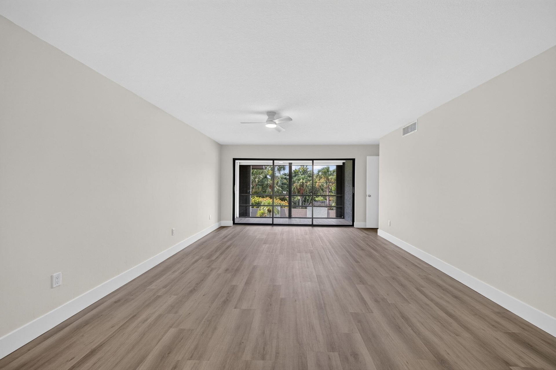 Unit 10-205 photo 11