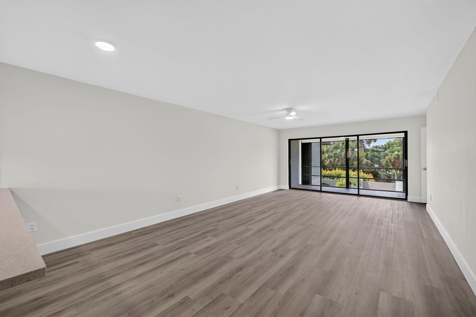 Unit 10-205 photo 14