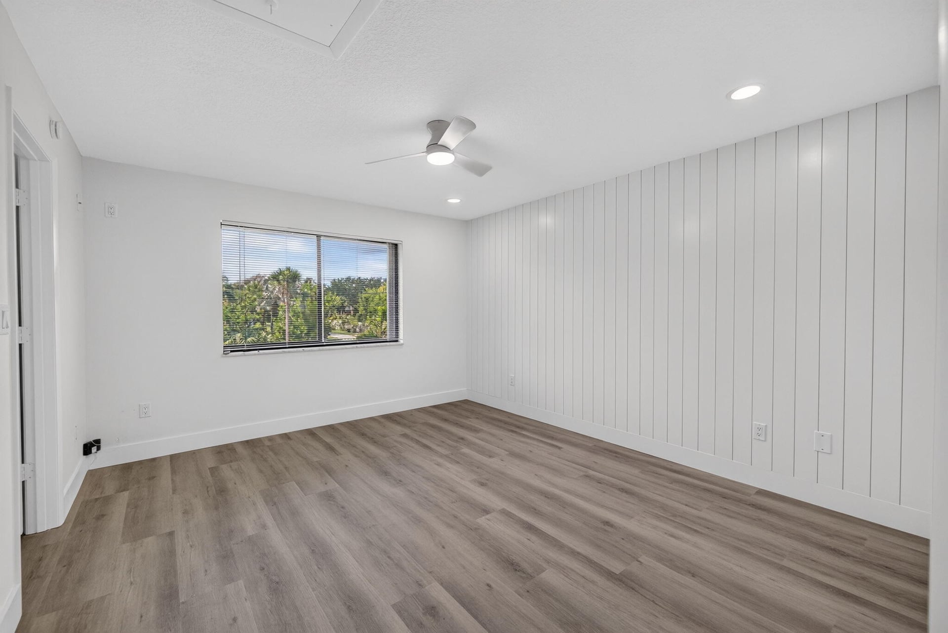 Unit 10-205 photo 15