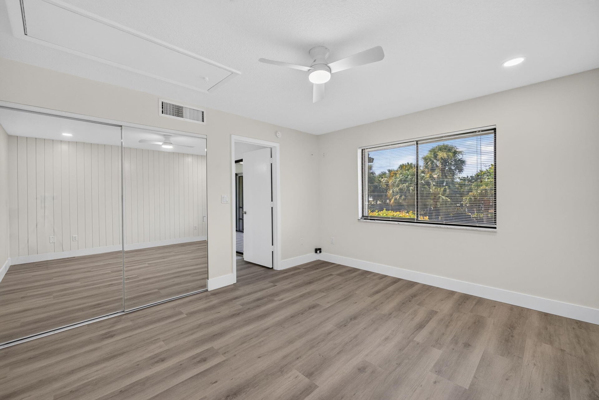 Unit 10-205 photo 16