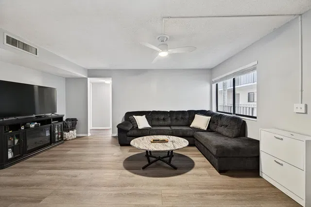 Unit 214 photo 6