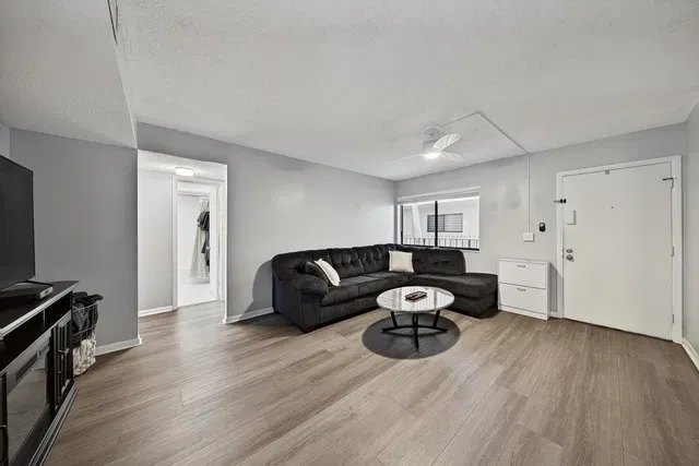 Unit 214 photo 7