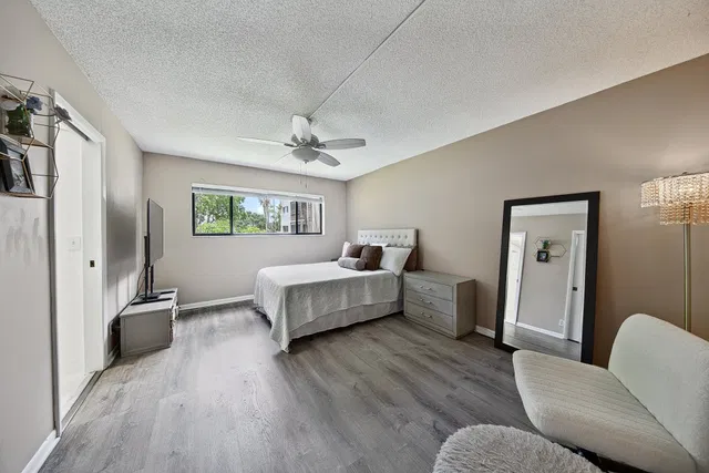 Unit 214 photo 14