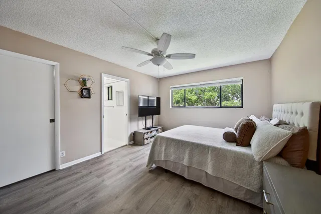Unit 214 photo 15