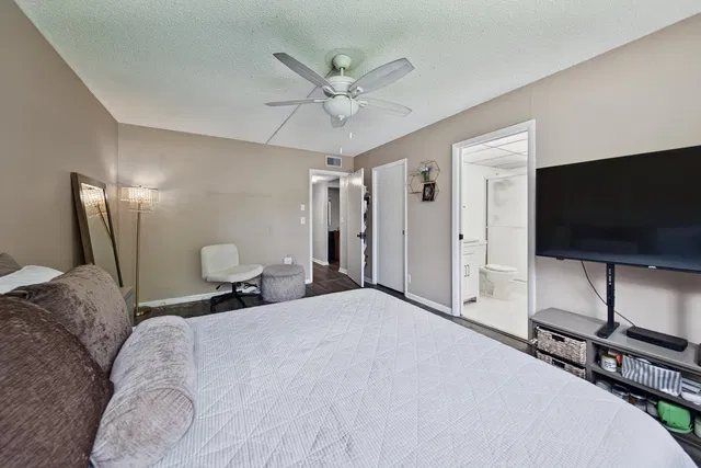 Unit 214 photo 16