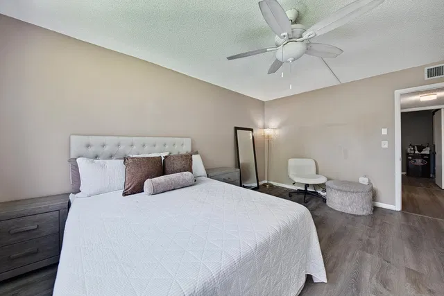 Unit 214 photo 17