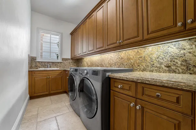  Residence photo 57