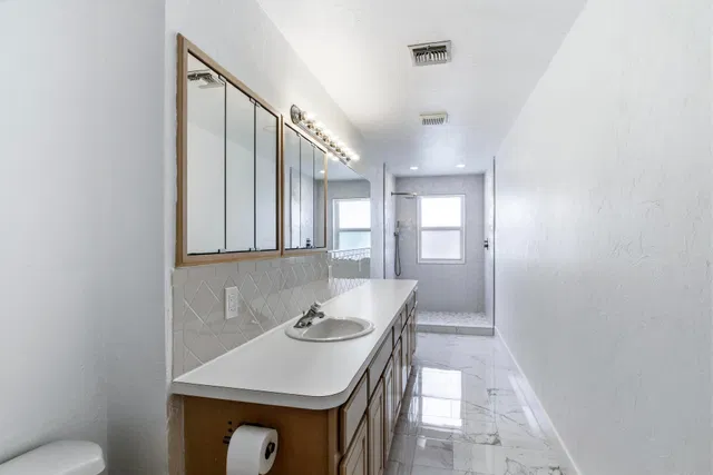 Residence photo 16