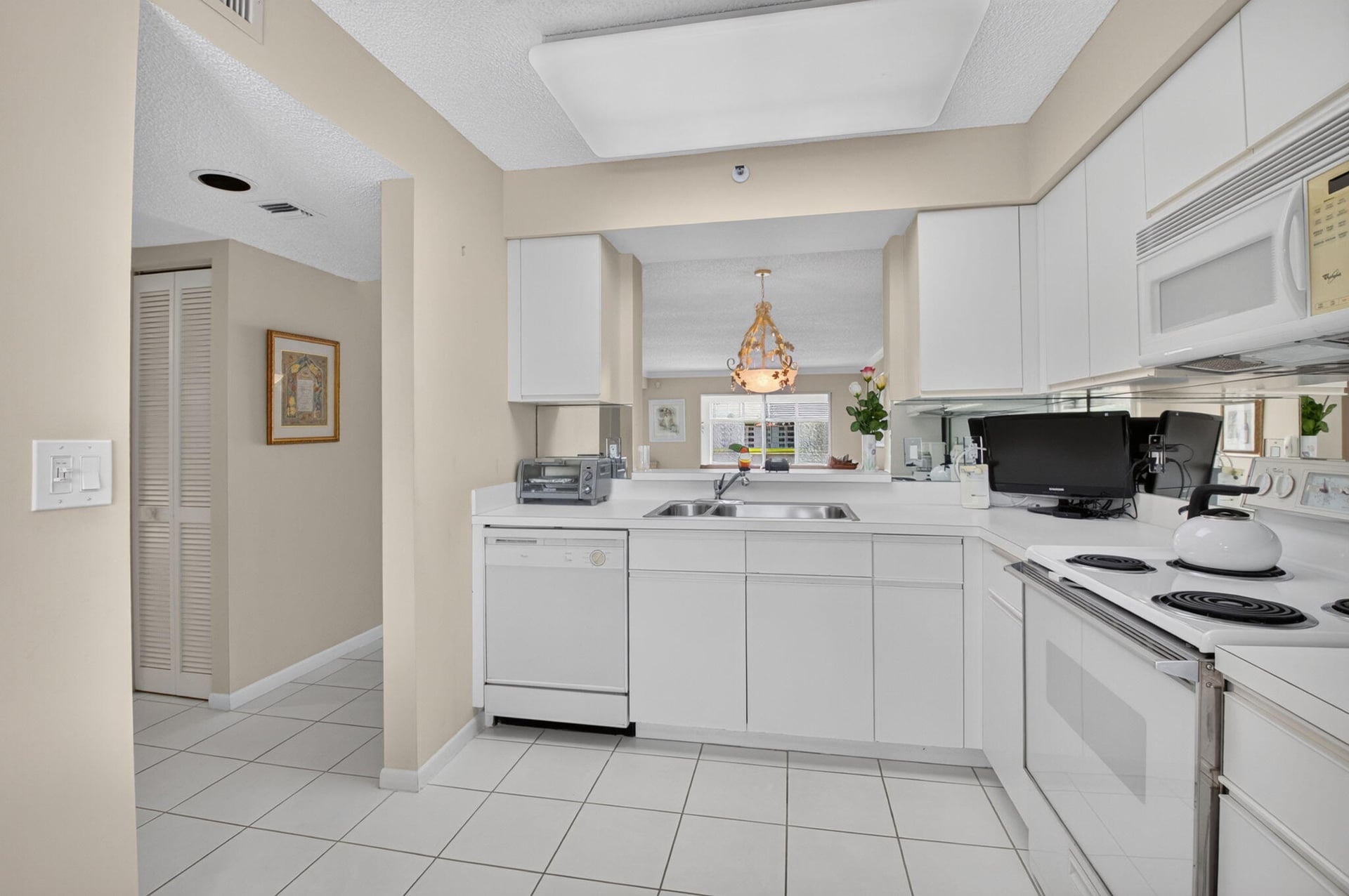 Unit 309 photo 12