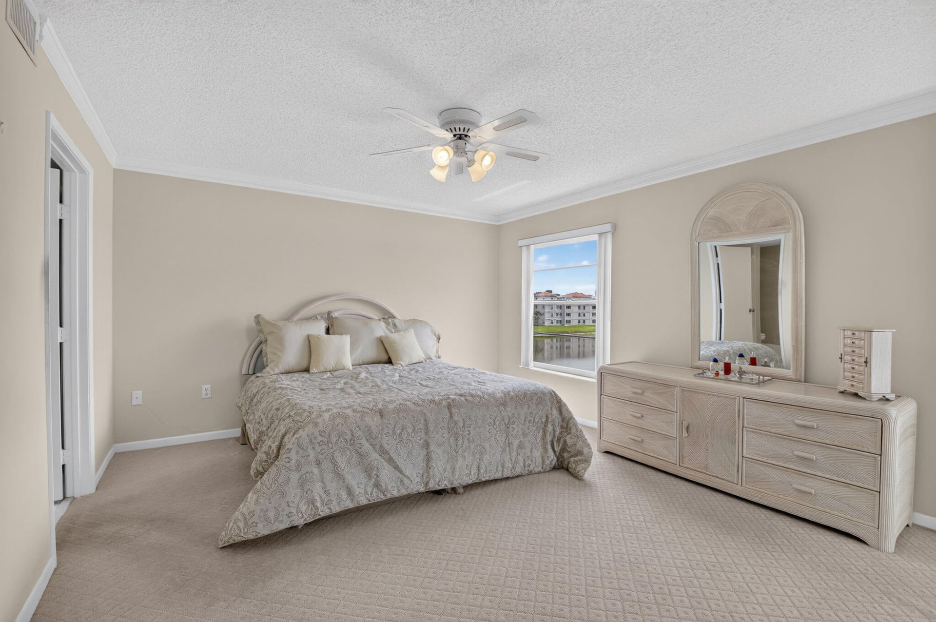 Unit 309 photo 14