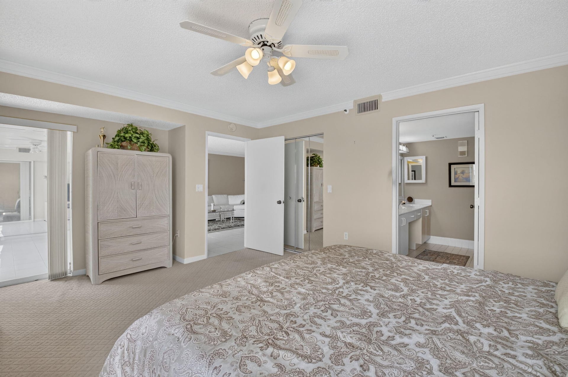 Unit 309 photo 16