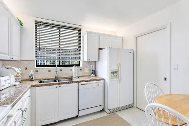  Unit 501 photo 10