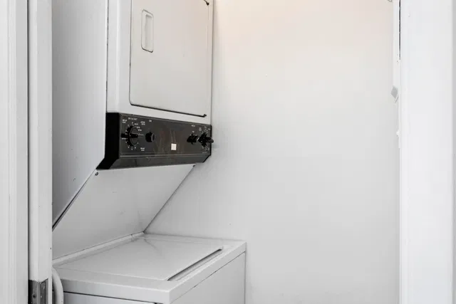  Unit 501 photo 12