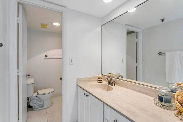  Unit 501 photo 20