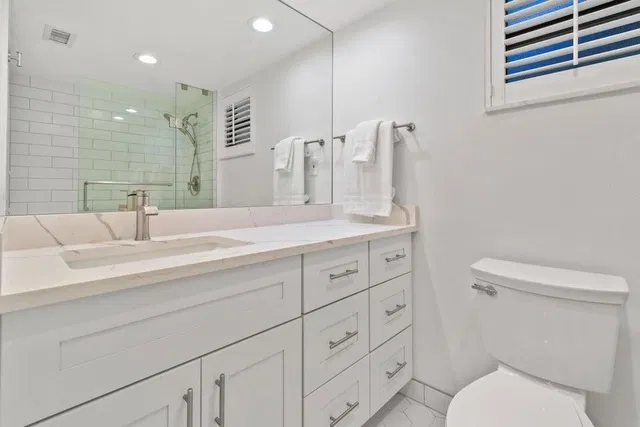 Unit 231 photo 10