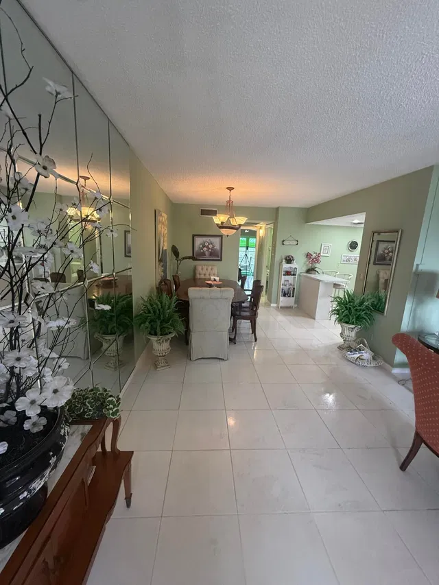 Residence photo 2