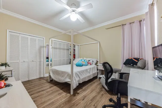Residence photo 22