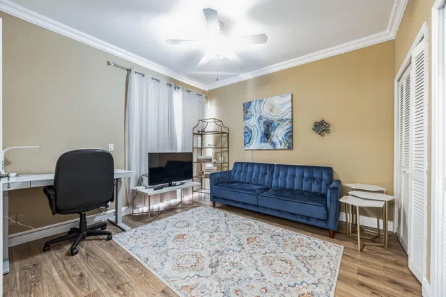 Residence photo 23