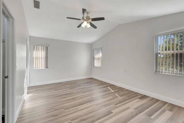 Residence photo 3