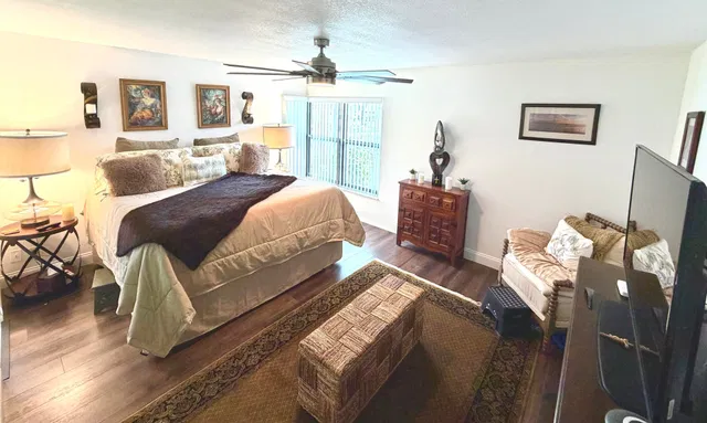 Unit 1214 photo 12