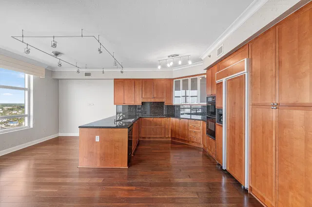  Unit 1503 photo 18