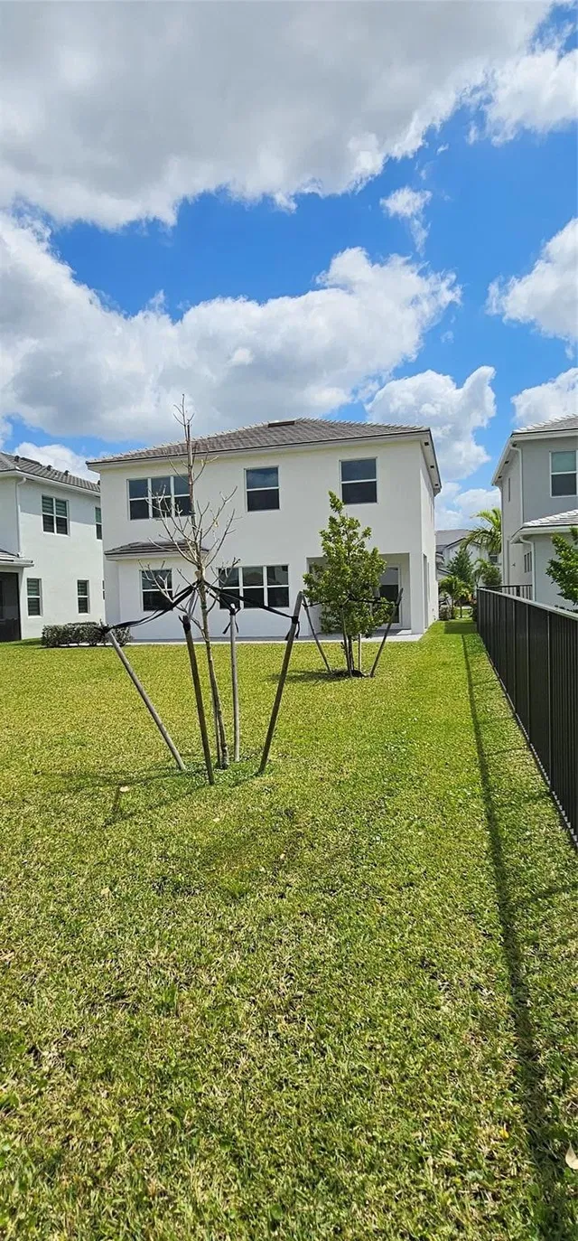 Residence photo 25
