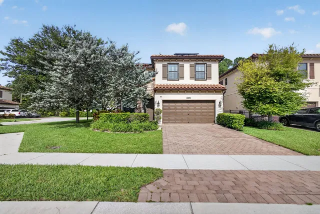 Residence photo 3