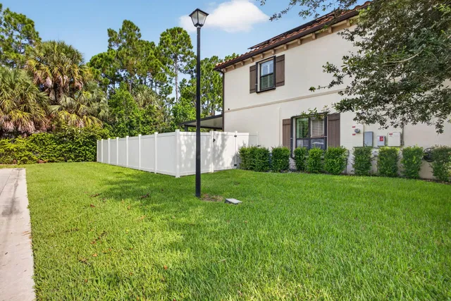 Residence photo 51