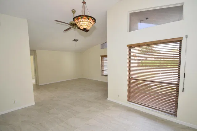  Residence photo 4